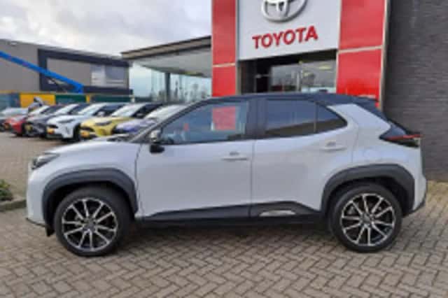 Toyota Yaris Cross (2022) thumbnail 4