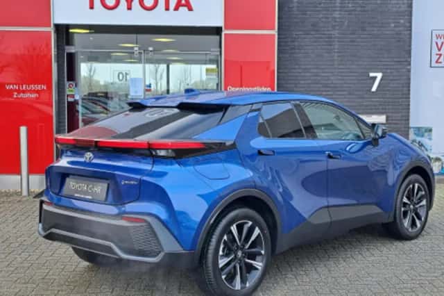 Toyota C hr (2026) thumbnail 2