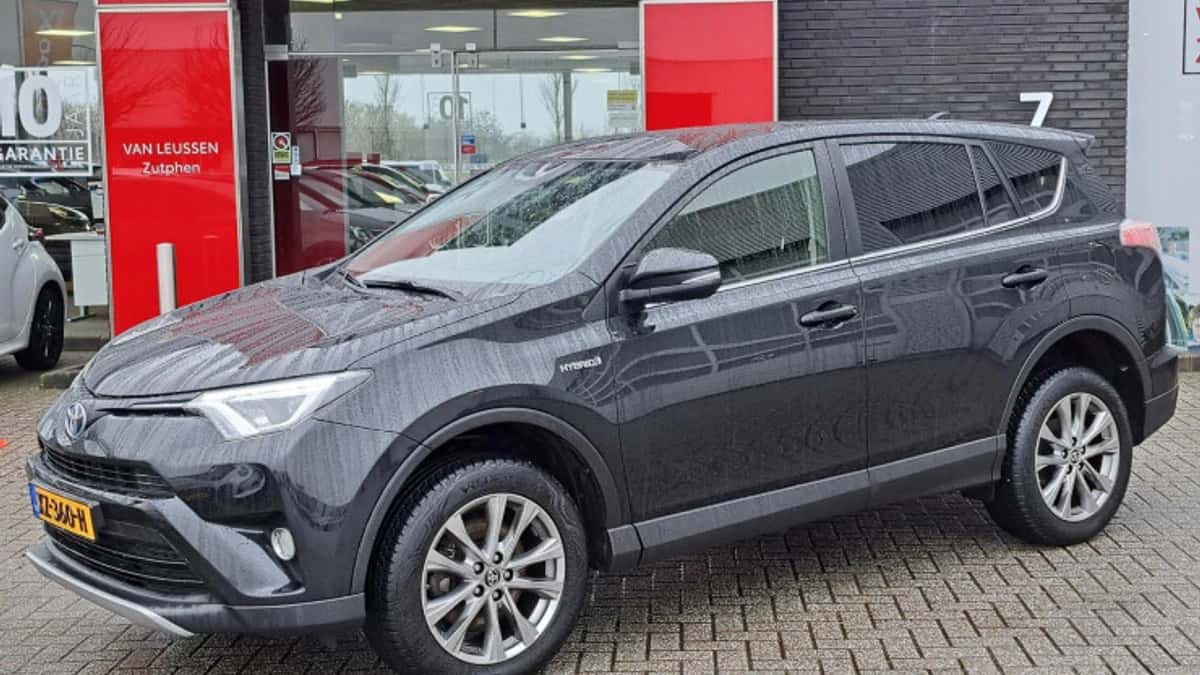 Toyota RAV4 (2016) — foto 1