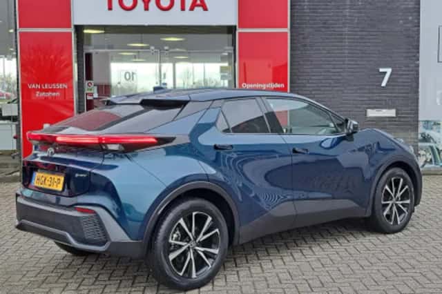 Toyota C hr (2025) thumbnail 2
