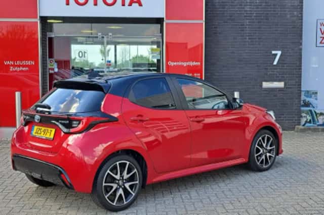 Toyota Yaris (2022) thumbnail 2