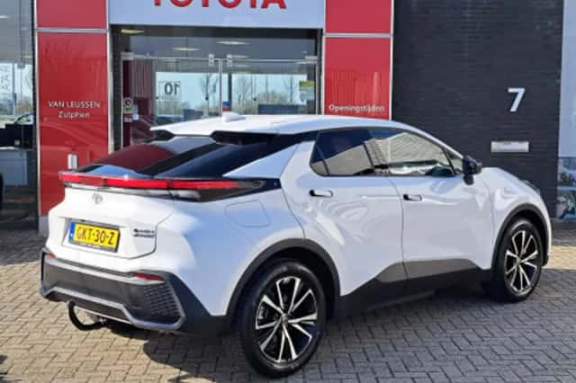 Toyota C hr (2024) thumbnail 2