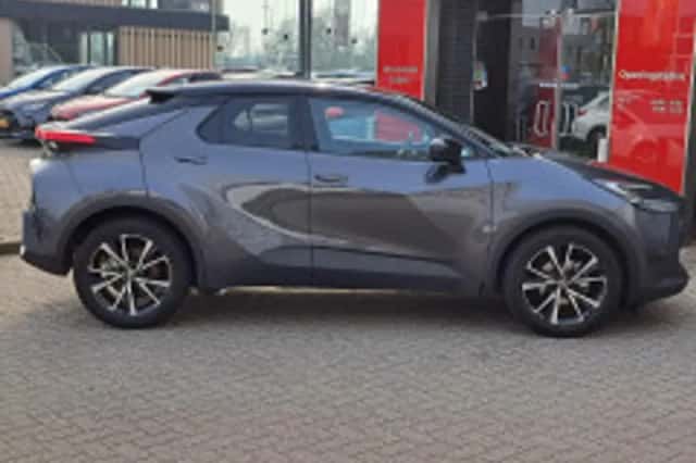 Toyota C hr (2024) thumbnail 3