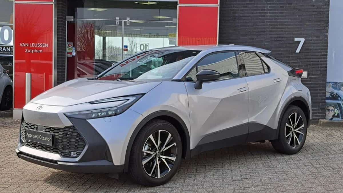 Toyota C hr (2024) — foto 1