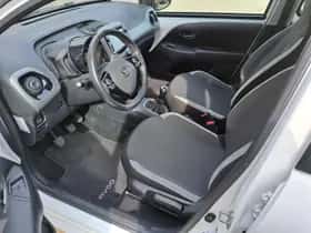 Toyota Aygo (2021) thumbnail 16