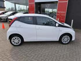 Toyota Aygo (2021) thumbnail 4