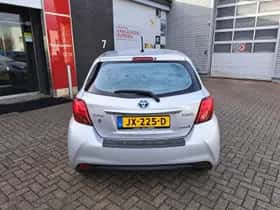 Toyota Yaris (2016) thumbnail 12
