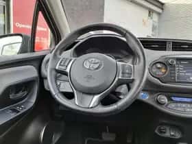 Toyota Yaris (2016) thumbnail 16