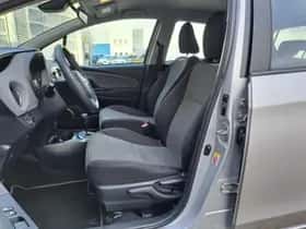 Toyota Yaris (2016) thumbnail 18