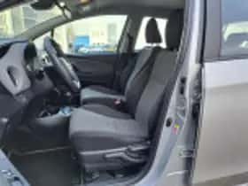 Toyota Yaris (2016) thumbnail 44
