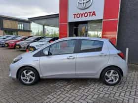 Toyota Yaris (2016) thumbnail 9