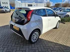 Toyota Aygo (2021) thumbnail 2