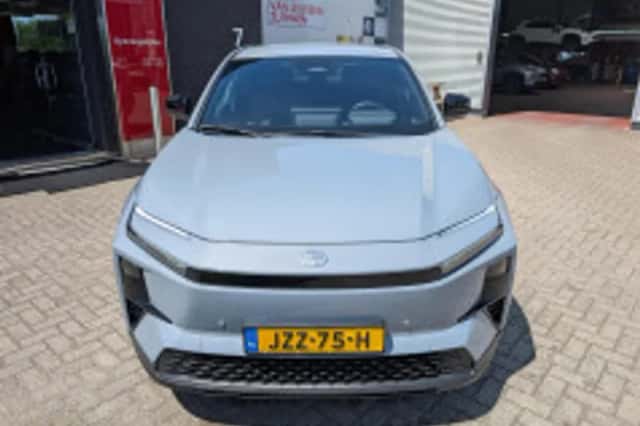 Toyota C hr (2026) thumbnail 5