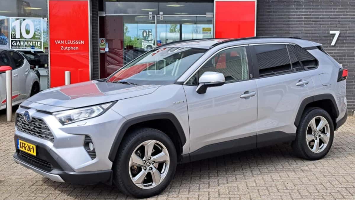 Toyota RAV4 (2021) — foto 1