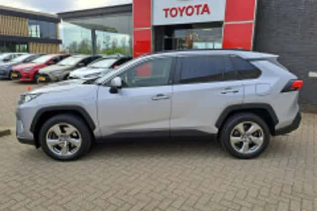 Toyota RAV4 (2021) thumbnail 3