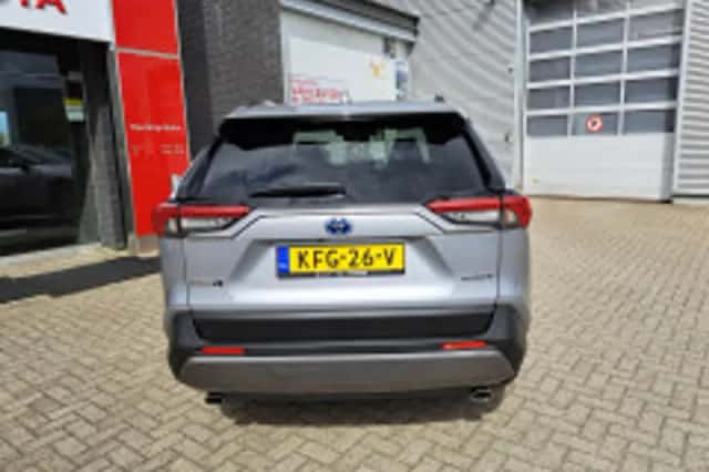 Toyota RAV4 (2021) thumbnail 6