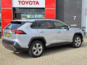 Toyota RAV4 (2021) thumbnail 8