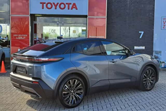 Toyota C hr (2026) thumbnail 2