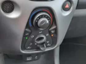 Toyota Aygo (2021) thumbnail 42
