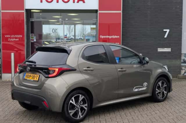 Toyota Yaris (2025) thumbnail 2