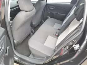 Toyota Yaris (2018) thumbnail 17