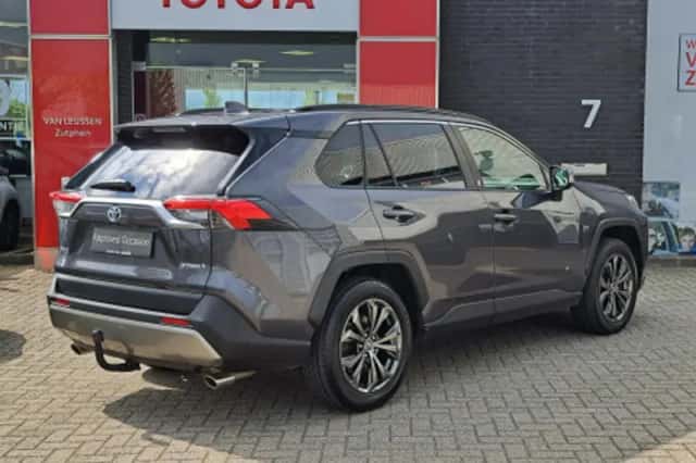 Toyota RAV4 (2022) thumbnail 2