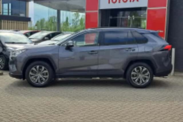 Toyota RAV4 (2022) thumbnail 3
