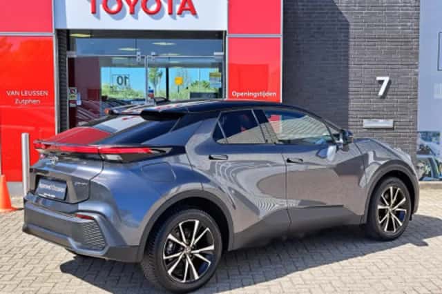 Toyota C hr (2025) thumbnail 2