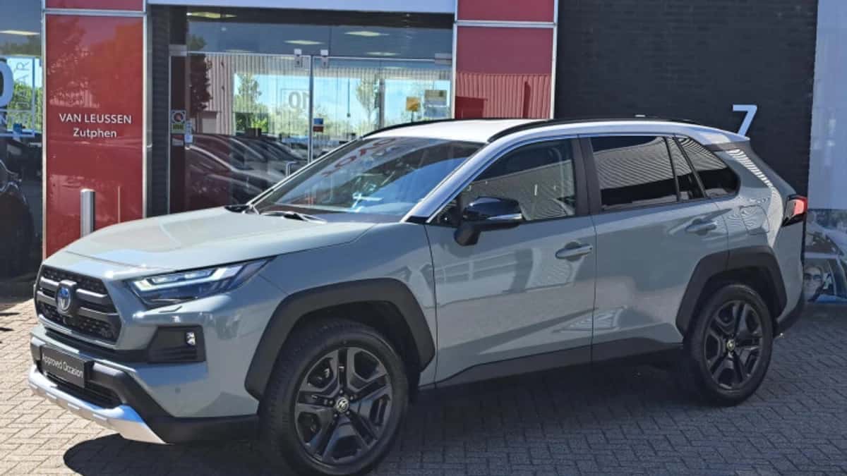Toyota RAV4 (2022) — foto 1