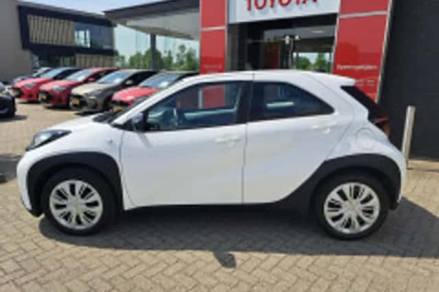 Toyota Aygo (2023) thumbnail 3