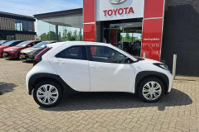 Toyota Aygo (2023) thumbnail 4