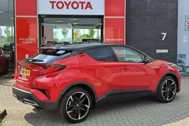 Toyota C hr (2023) thumbnail 2