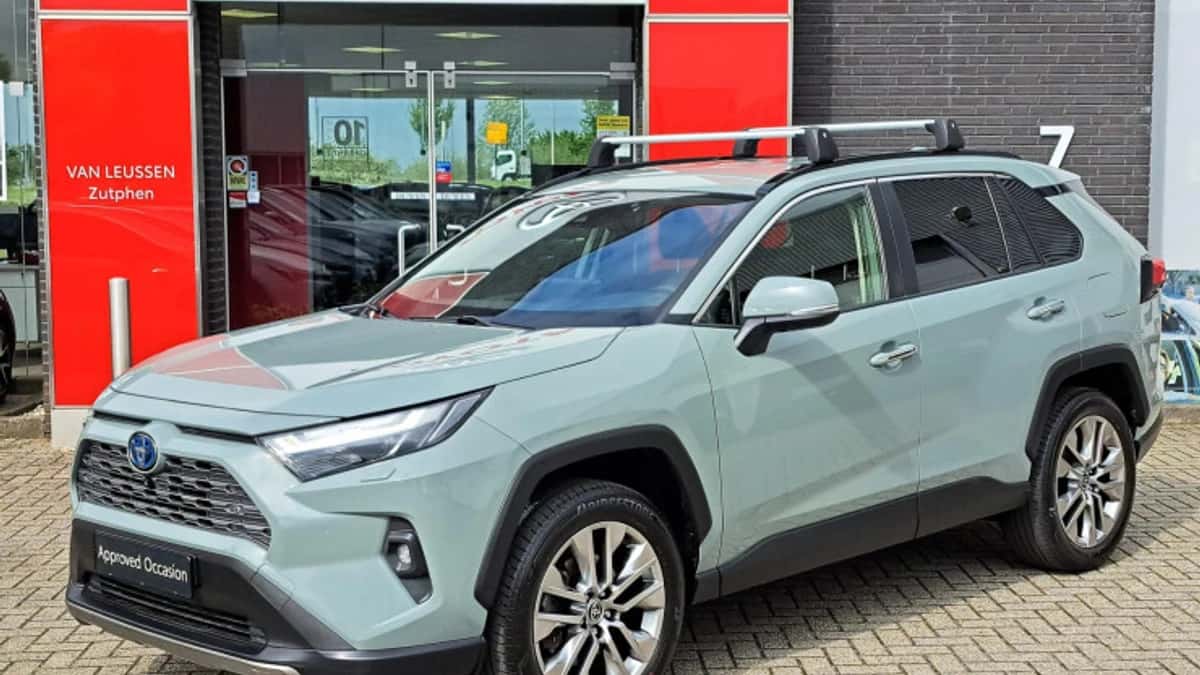 Toyota RAV4 (2023) — foto 1