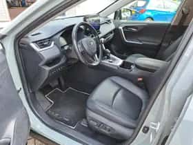 Toyota RAV4 (2023) thumbnail 13