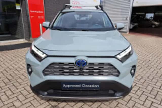 Toyota RAV4 (2023) thumbnail 3