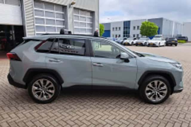 Toyota RAV4 (2023) thumbnail 5