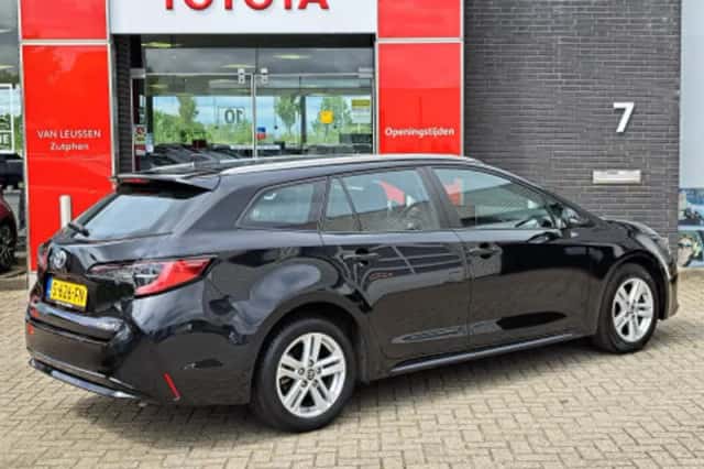 Toyota Corolla (2023) thumbnail 2