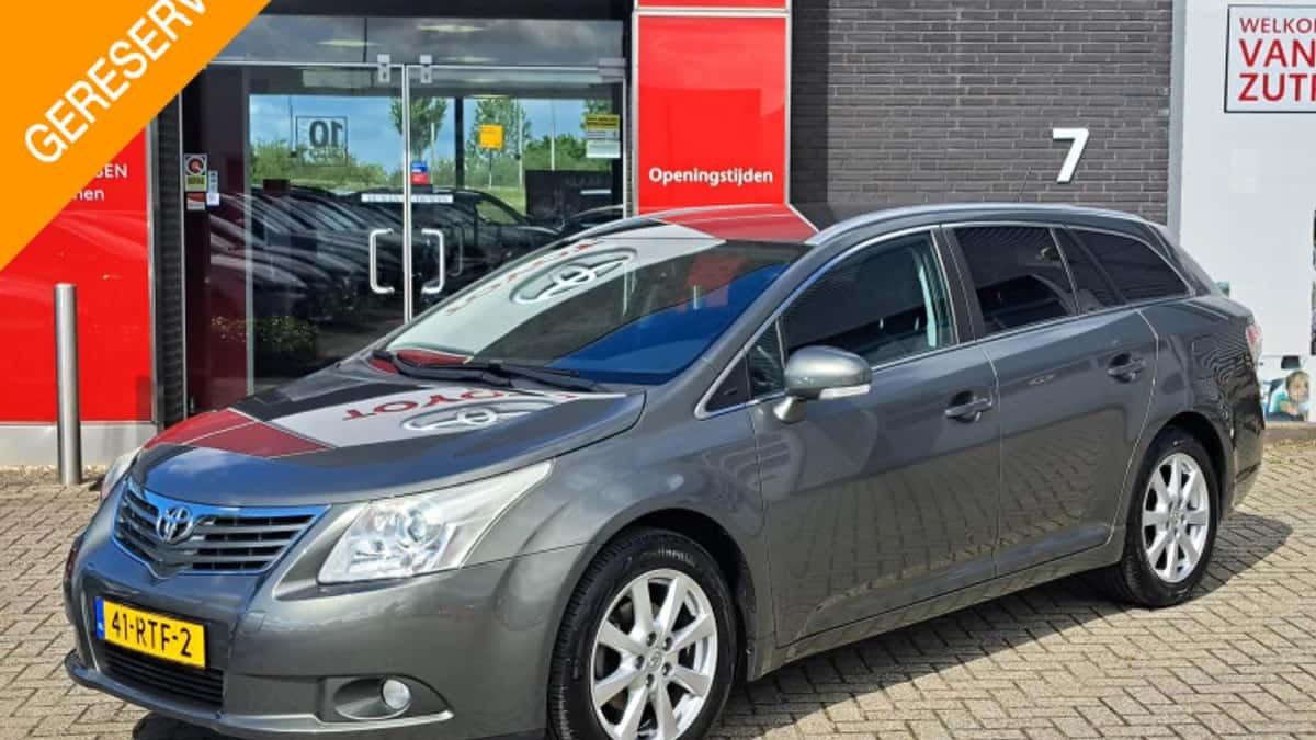 Toyota Avensis (2011) — foto 1