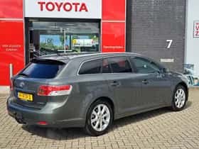 Toyota Avensis (2011) thumbnail 2