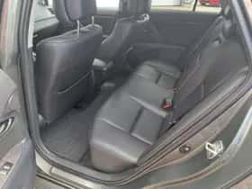 Toyota Avensis (2011) thumbnail 18