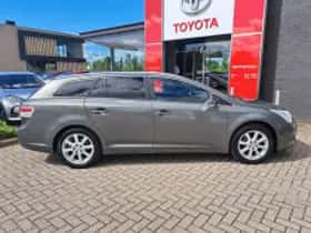 Toyota Avensis (2011) thumbnail 4