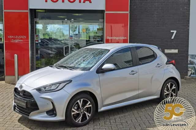 Toyota Yaris (2025) thumbnail 1