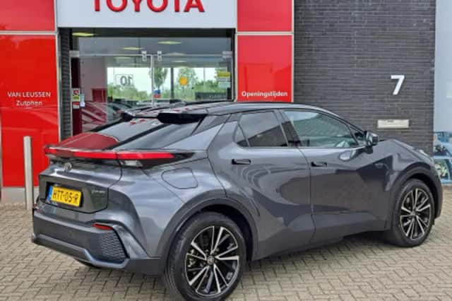 Toyota C hr (2025) thumbnail 2