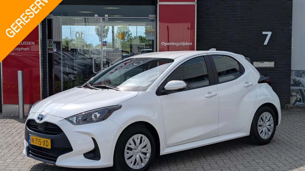 Toyota Yaris (2022) — foto 1