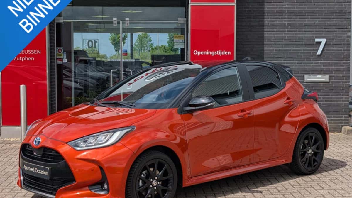 Toyota Yaris (2023) — foto 1