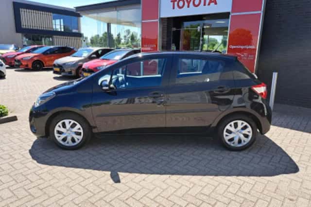 Toyota Yaris (2018) thumbnail 2