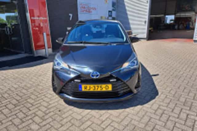 Toyota Yaris (2018) thumbnail 3