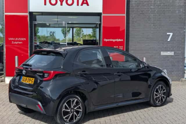 Toyota Yaris (2023) thumbnail 2
