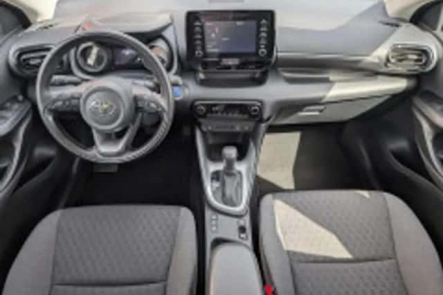 Toyota Yaris (2023) thumbnail 3