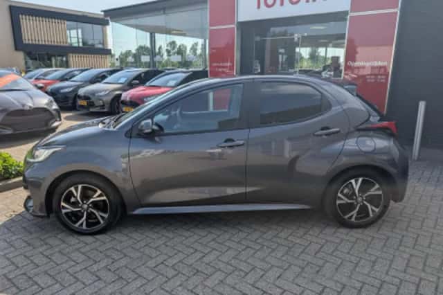 Toyota Yaris (2025) thumbnail 2